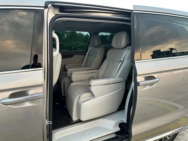 Roewe iMAX8 — Фото автомобиля 22