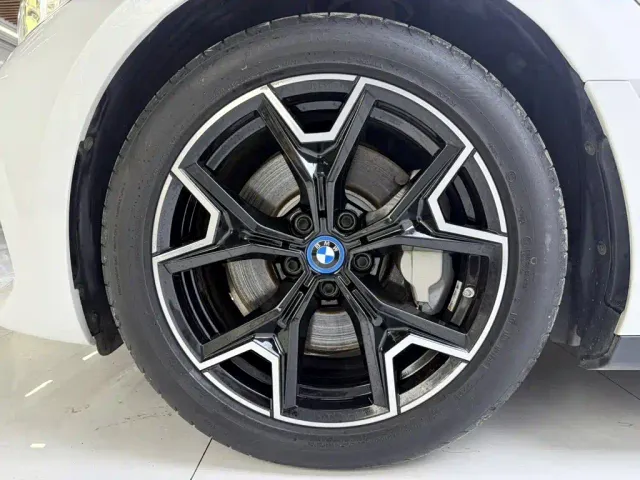 BMW i3 — Фото автомобиля 18