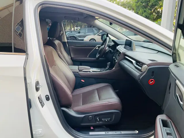 Lexus RX — Фото автомобиля 10