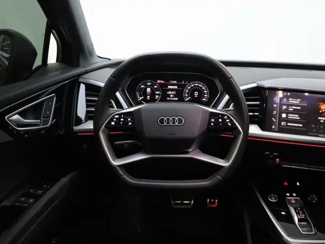 Audi Q4 e-tron — Фото автомобиля 15