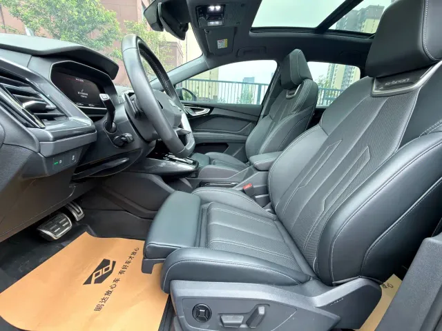 Audi Q4 e-tron — Фото автомобиля 4