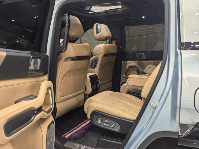 BYD FangChengBao Leopard 8 — Фото автомобиля 12
