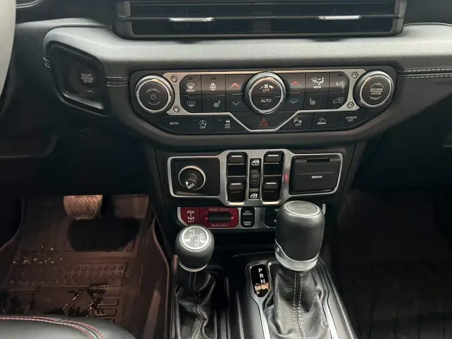 Jeep Wrangler — Фото автомобиля 8