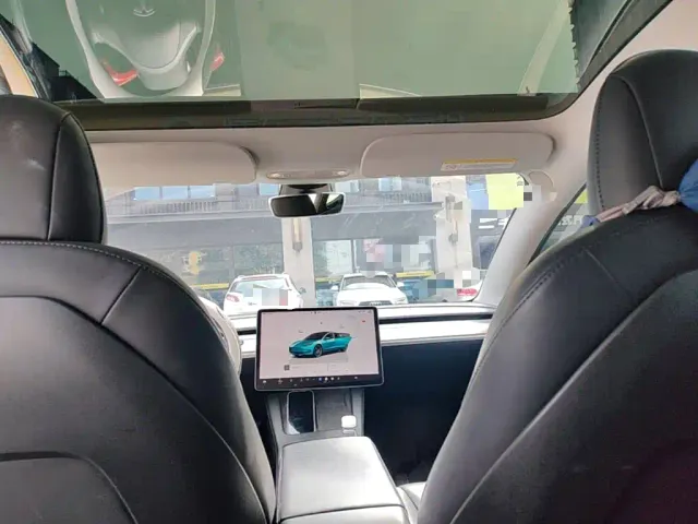 Tesla Model 3 — Фото автомобиля 17