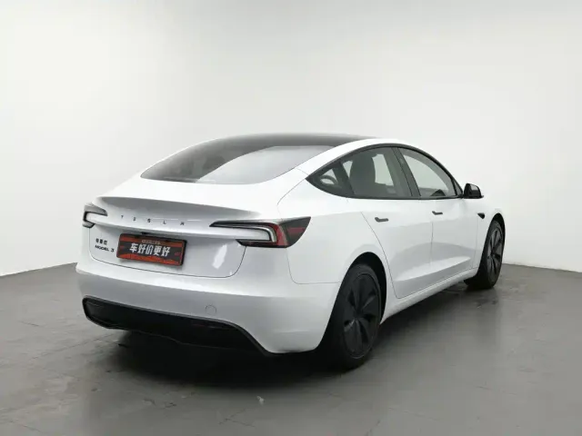 Tesla Model 3 — Фото автомобиля 2