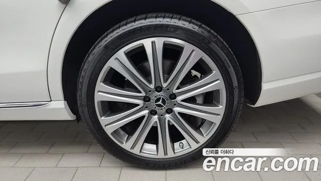 Mercedes-Benz E-Class — Фото автомобиля 21