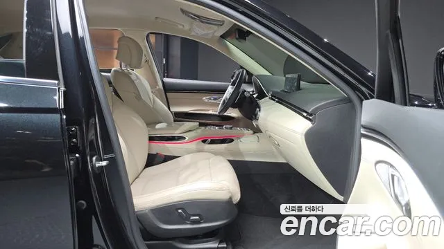 Genesis GV70 — Фото автомобиля 25