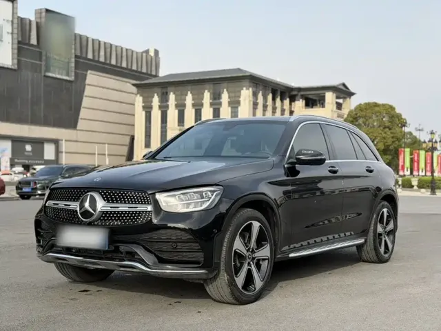 Фотография автомобиля — Mercedes-Benz GLC-Class
