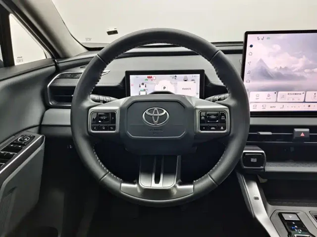 Toyota RAV4 — Фото автомобиля 8