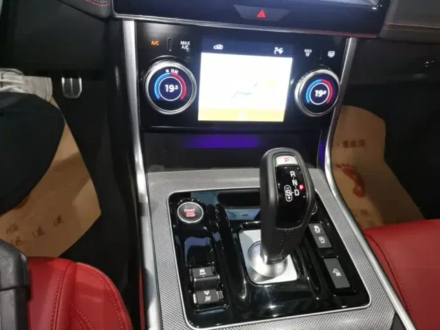 Jaguar XEL — Фото автомобиля 13