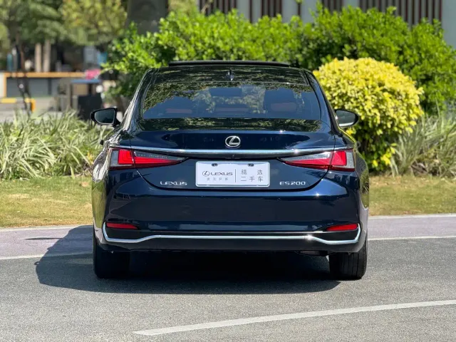 Lexus ES — Фото автомобиля 15