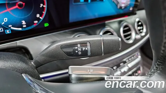 Mercedes-Benz E-Class — Фото автомобиля 9