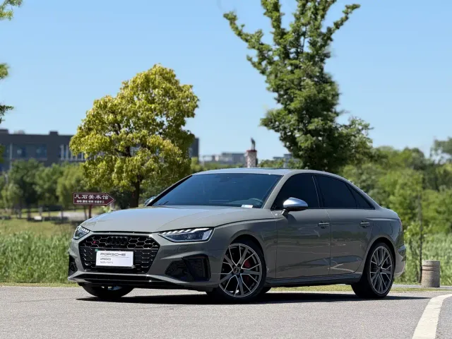 Фотография автомобиля — Audi S4
