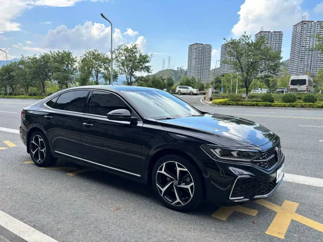 Volkswagen Passat — Фото автомобиля 3