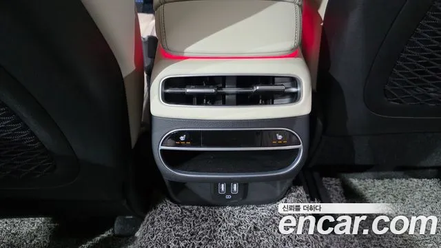Genesis GV70 — Фото автомобиля 30