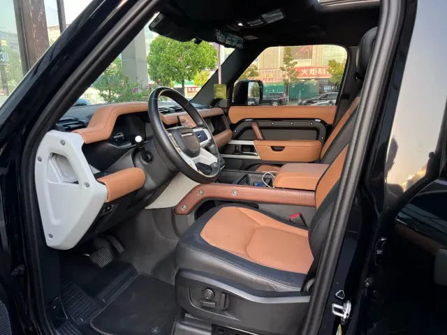 Land Rover Defender — Фото автомобиля 4