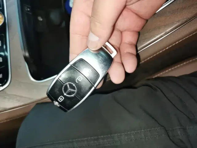 Mercedes-Benz E-Class — Фото автомобиля 8