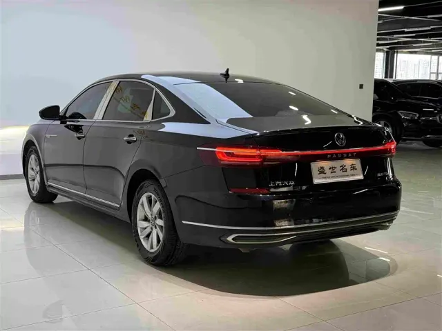 Volkswagen Passat — Фото автомобиля 11