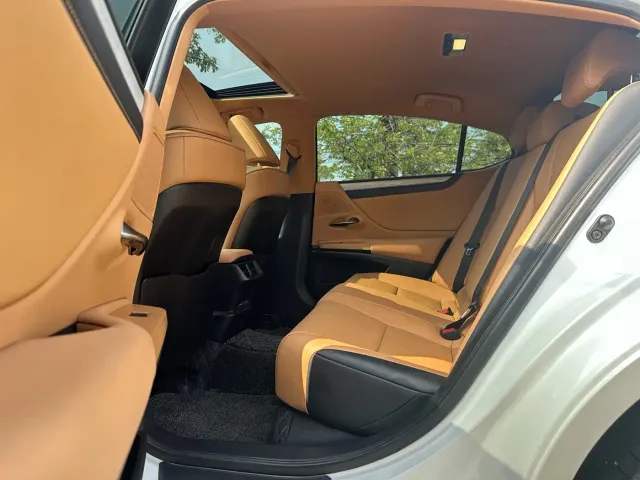 Lexus ES — Фото автомобиля 8