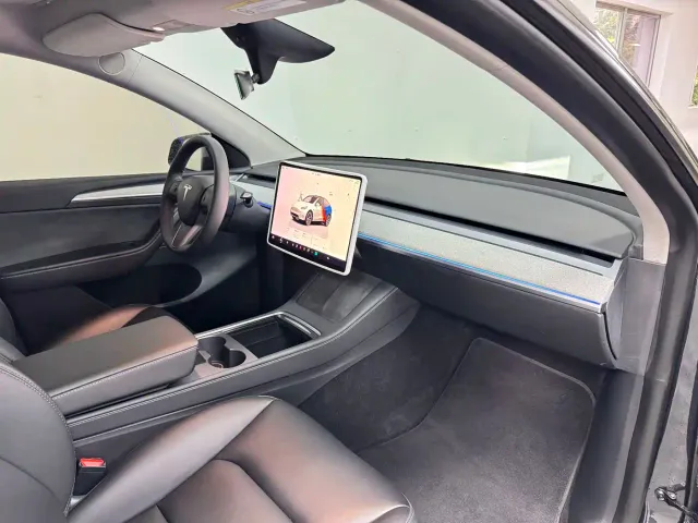 Tesla Model Y — Фото автомобиля 15