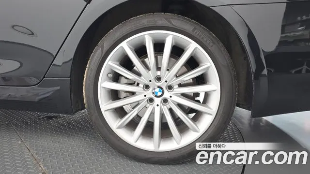 BMW 5-Series — Фото автомобиля 16