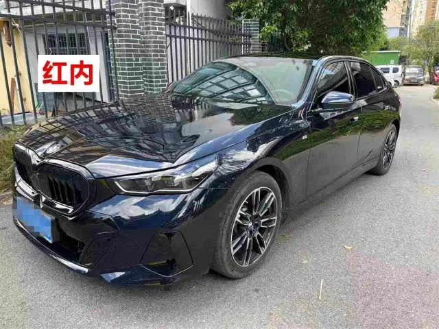 Фотография автомобиля — BMW 5 Series