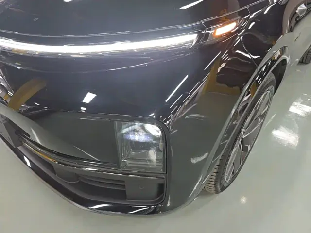 Li Auto L8 — Фото автомобиля 23