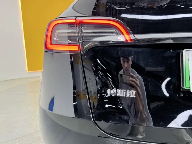 Tesla Model Y — Фото автомобиля 7