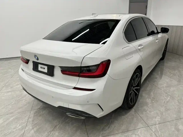 BMW 3 Series — Фото автомобиля 4