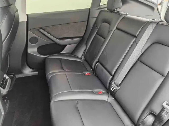 Tesla Model Y — Фото автомобиля 6