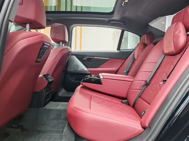 BMW 5 Series — Фото автомобиля 11