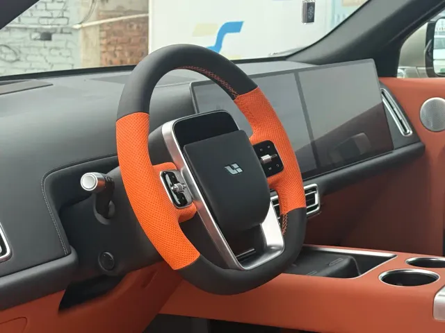 Li Auto L9 — Фото автомобиля 5