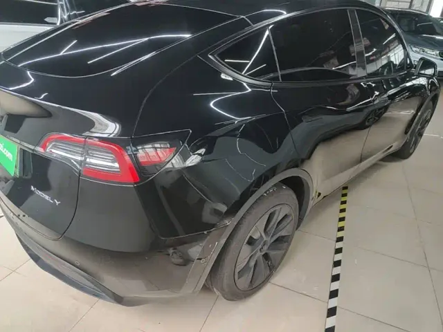Tesla Model Y — Фото автомобиля 6