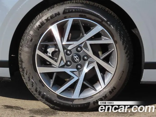 Hyundai Grandeur Grandeur (GN7) 2.5 Бензин 2WD — Фото автомобиля 20