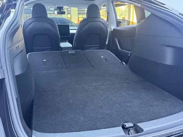 Tesla Model Y — Фото автомобиля 8