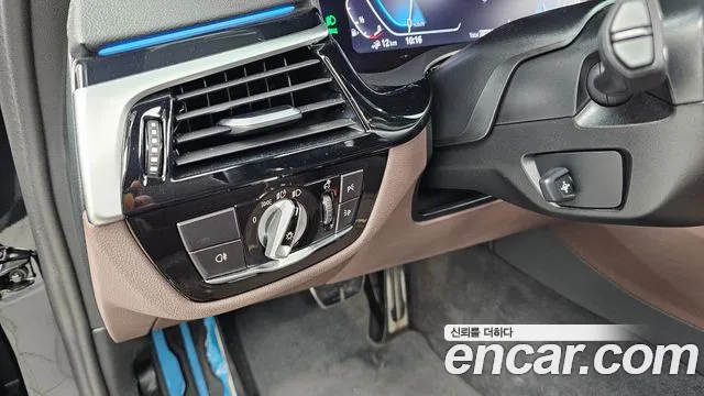 BMW 5-Series 5 серия (G30) — Фото автомобиля 17