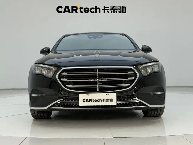 Mercedes-Benz E-Class — Фото автомобиля 3