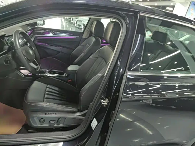 Volkswagen Passat — Фото автомобиля 14