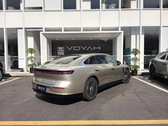 Voyah Zhuiguang L — Фото автомобиля 6