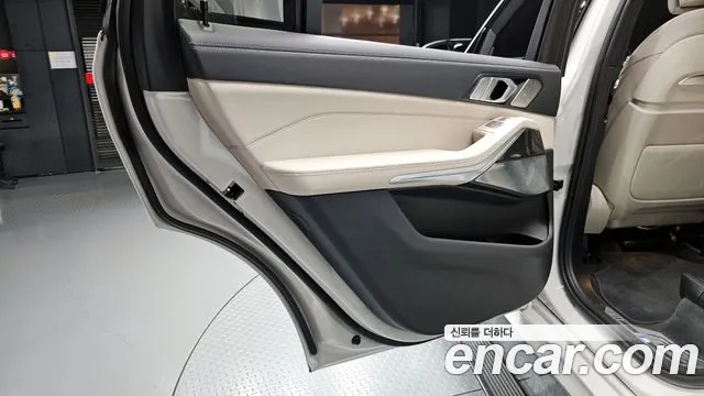 BMW X7 M60i xDrive M Sport 6 мест — Фото автомобиля 7