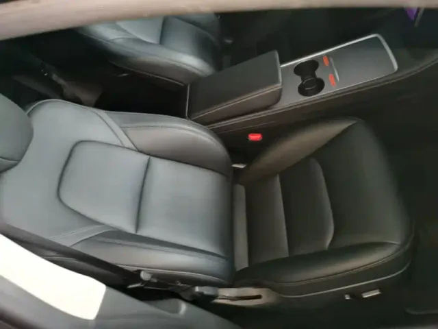 Tesla Model Y — Фото автомобиля 24
