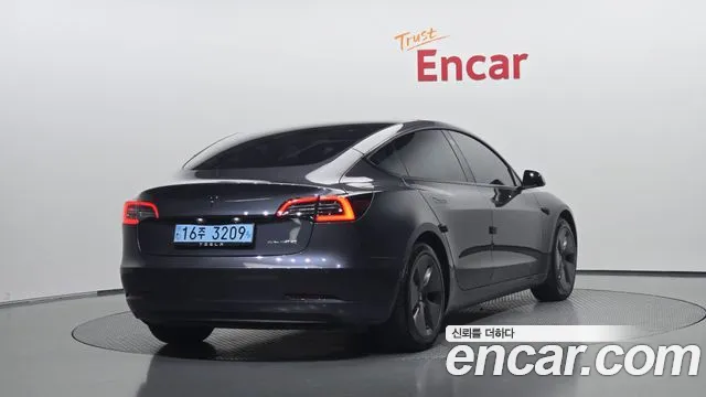 Tesla Model 3 — Фото автомобиля 2