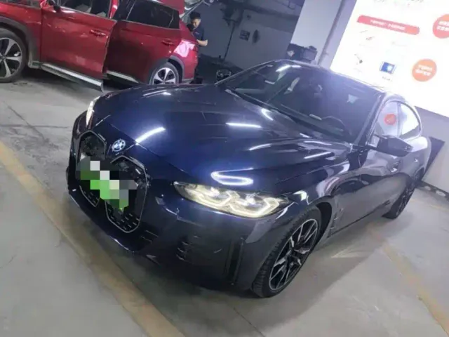 Фотография автомобиля — BMW i4 M50