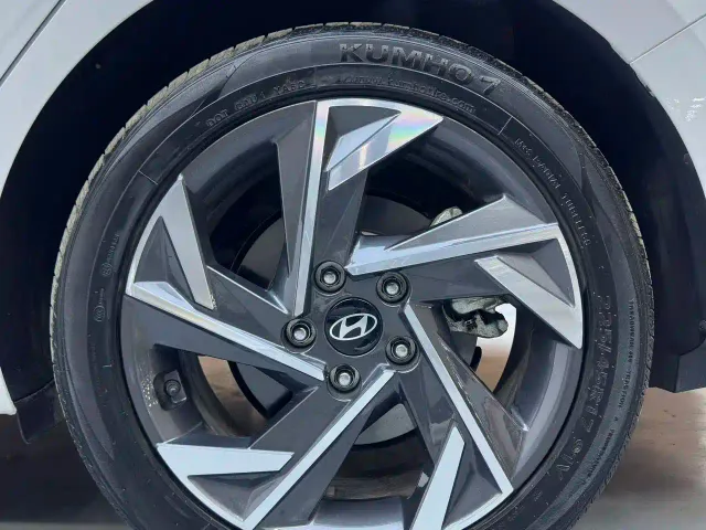 Hyundai Elantra — Фото автомобиля 14
