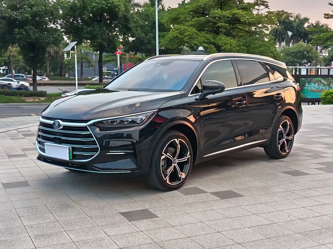 Фотография автомобиля — BYD Tang