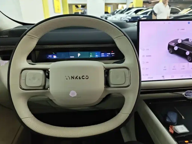 Lynk & Co 900 — Фото автомобиля 10