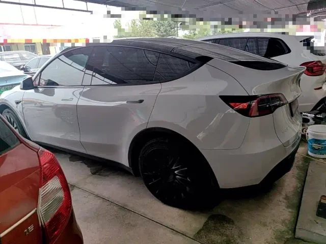 Tesla Model Y — Фото автомобиля 4
