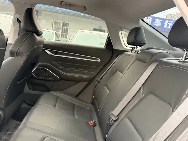Geely Emgrand — Фото автомобиля 15