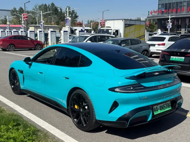 Xiaomi SU7 — Фото автомобиля 15