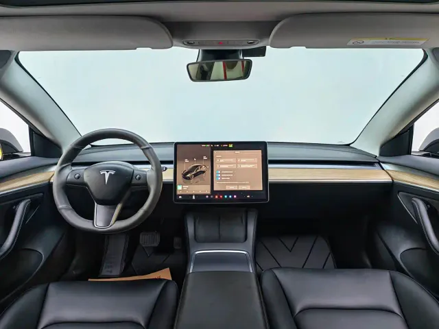 Tesla Model 3 — Фото автомобиля 12